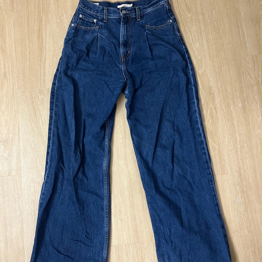 LEVIS HIGH LOOSE JEANS